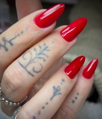 Alongamento de unhas vermelho clássico
